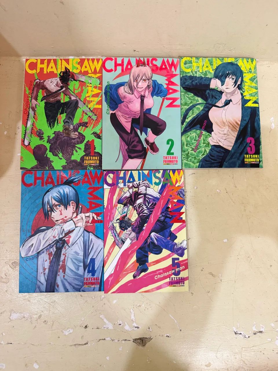 Volumes 1 ao 5 do mangá Chainsaw Man 