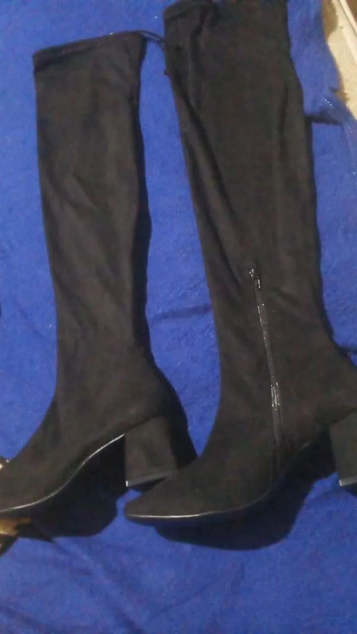 Vende-se botas de veludo top e ela 