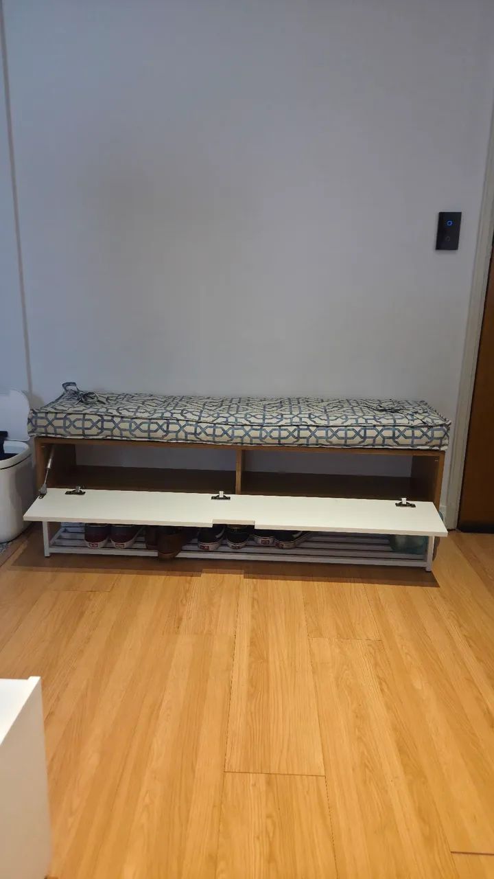 Sapateira (18 pares) e banco ou mesa de apoio - 1.30m - Foto 2