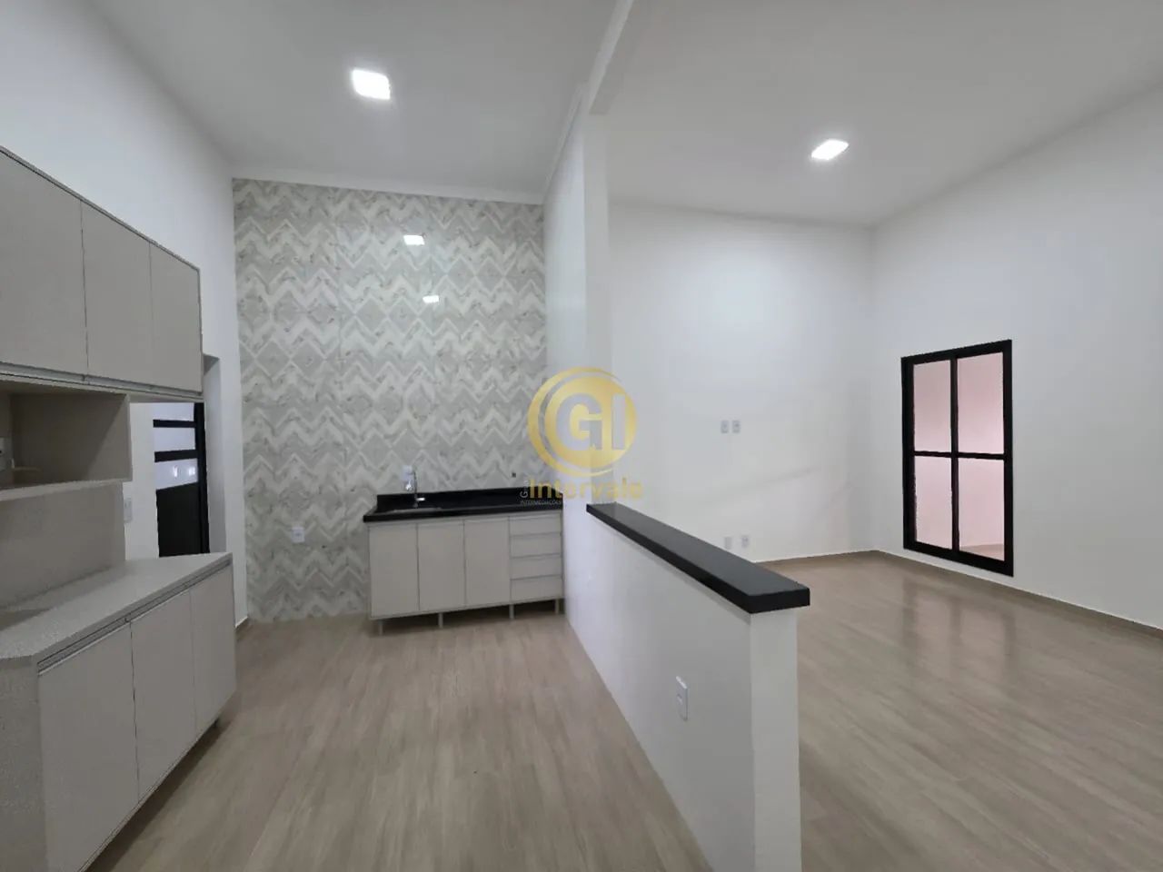 Casa de 3 Quartos (1 Suíte) com Móveis Planejados e 2 Vagas Cobertas. - Foto 2