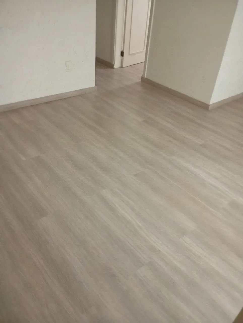 Pisos vinílico é Laminado  - Foto 5
