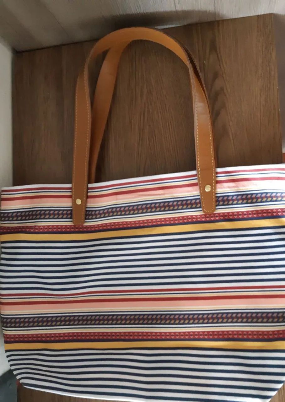 Vendo uma Mochila e uma Bolsa de Praia