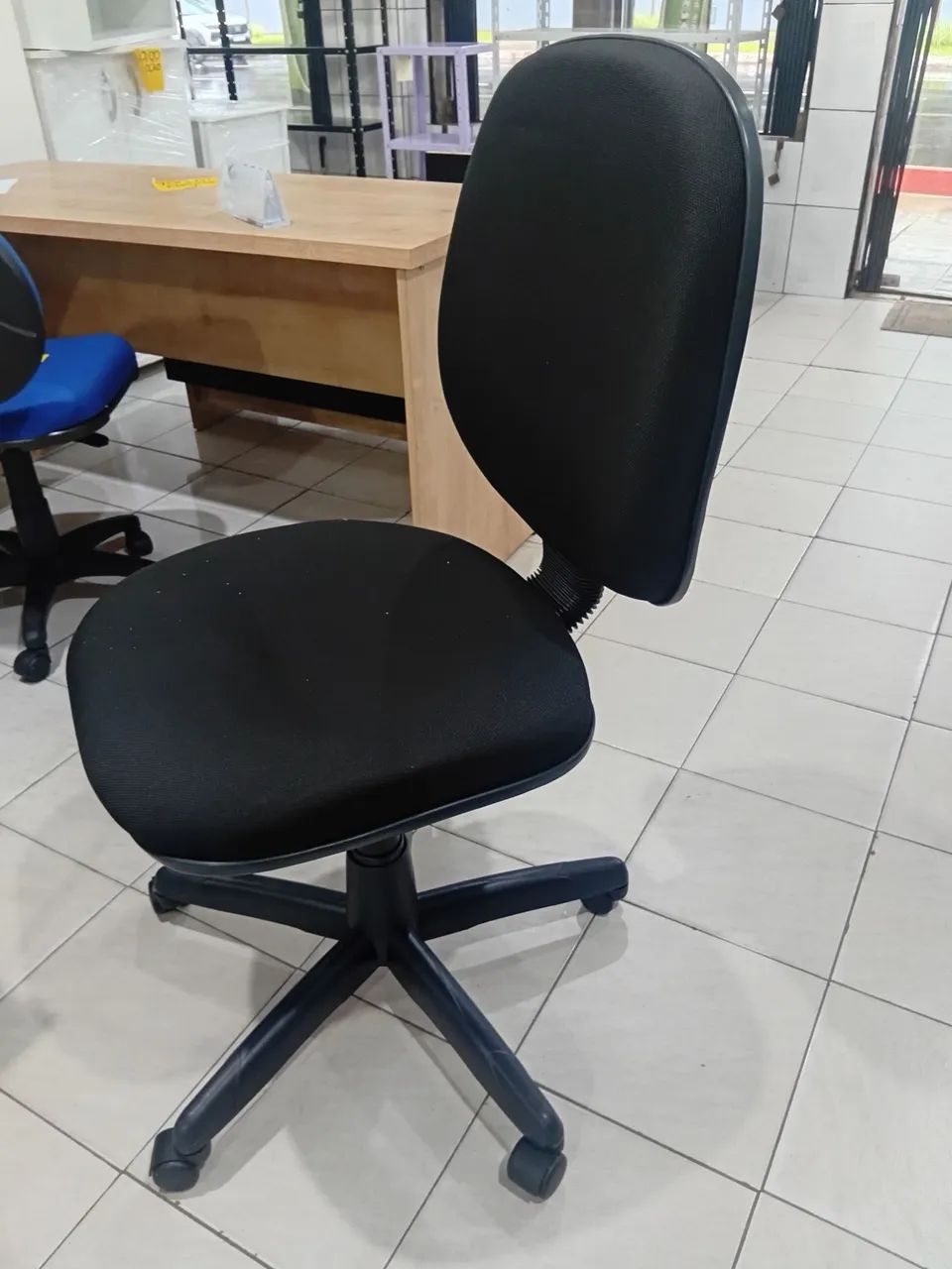 Cadeira em promoção  - Foto 2