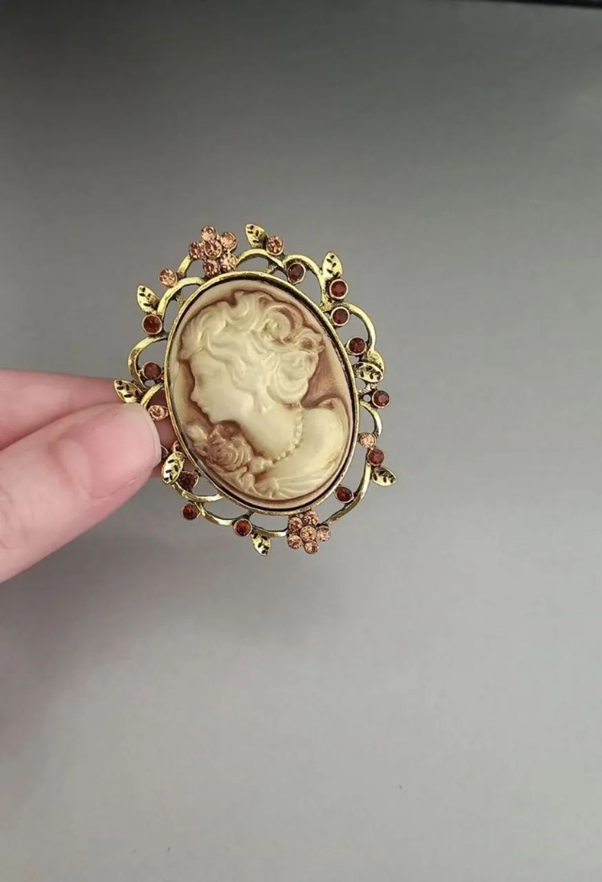 Broche de Camafeu Dourado com Moldura (novo) - Foto 3