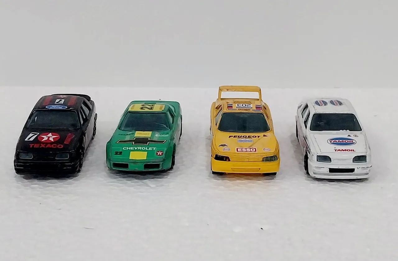 4 miniaturas colecionáveis Burago  - Foto 4