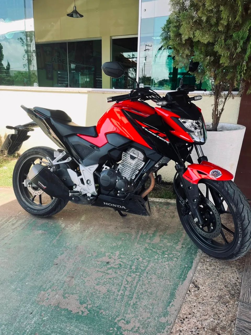 Cb 300f  super nova com baixo km
