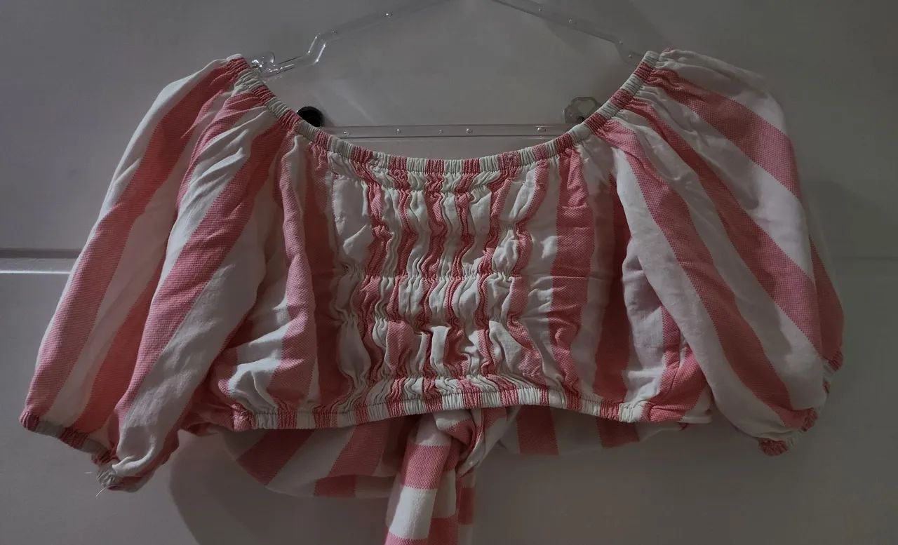 top cropped ombro a ombro listrado rosa e branco - Foto 3