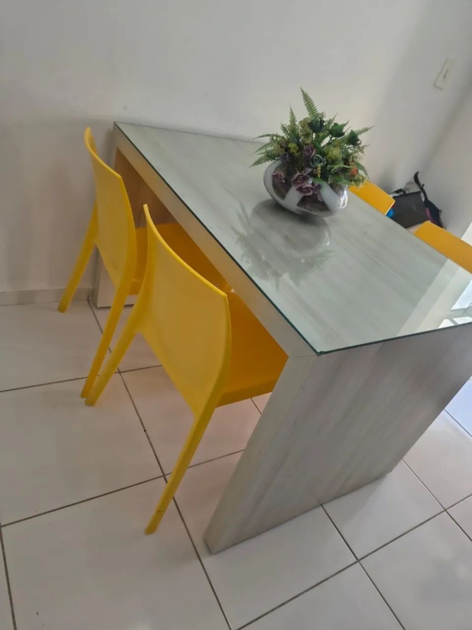 mesa com tampao de vidro + 4 cadeiras tramontina - Foto 5