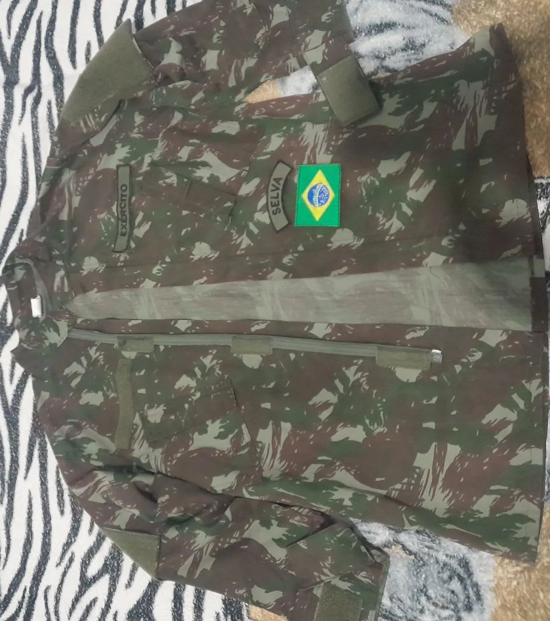 Vendo fardamento militar