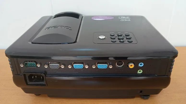 Projetor BenQ MP515 com 81 horas de uso, entrada VGA, sem defeitos ou avaria  - Foto 2