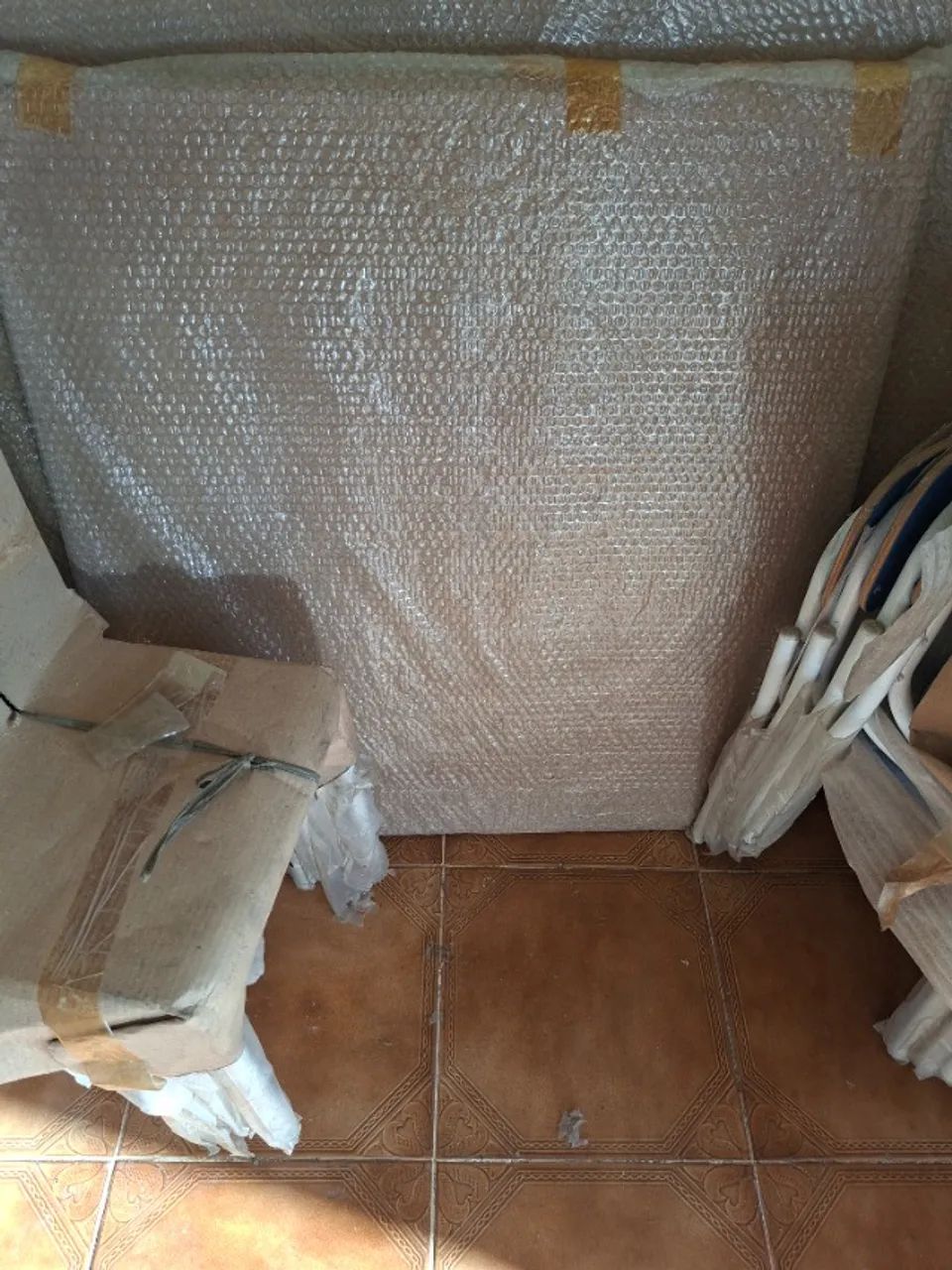 2 Conjuntos Coletivos Mesa Quadrada 750x750mm c/ 4 cadeiras empilháveis fórmica colorida ( - Foto 2