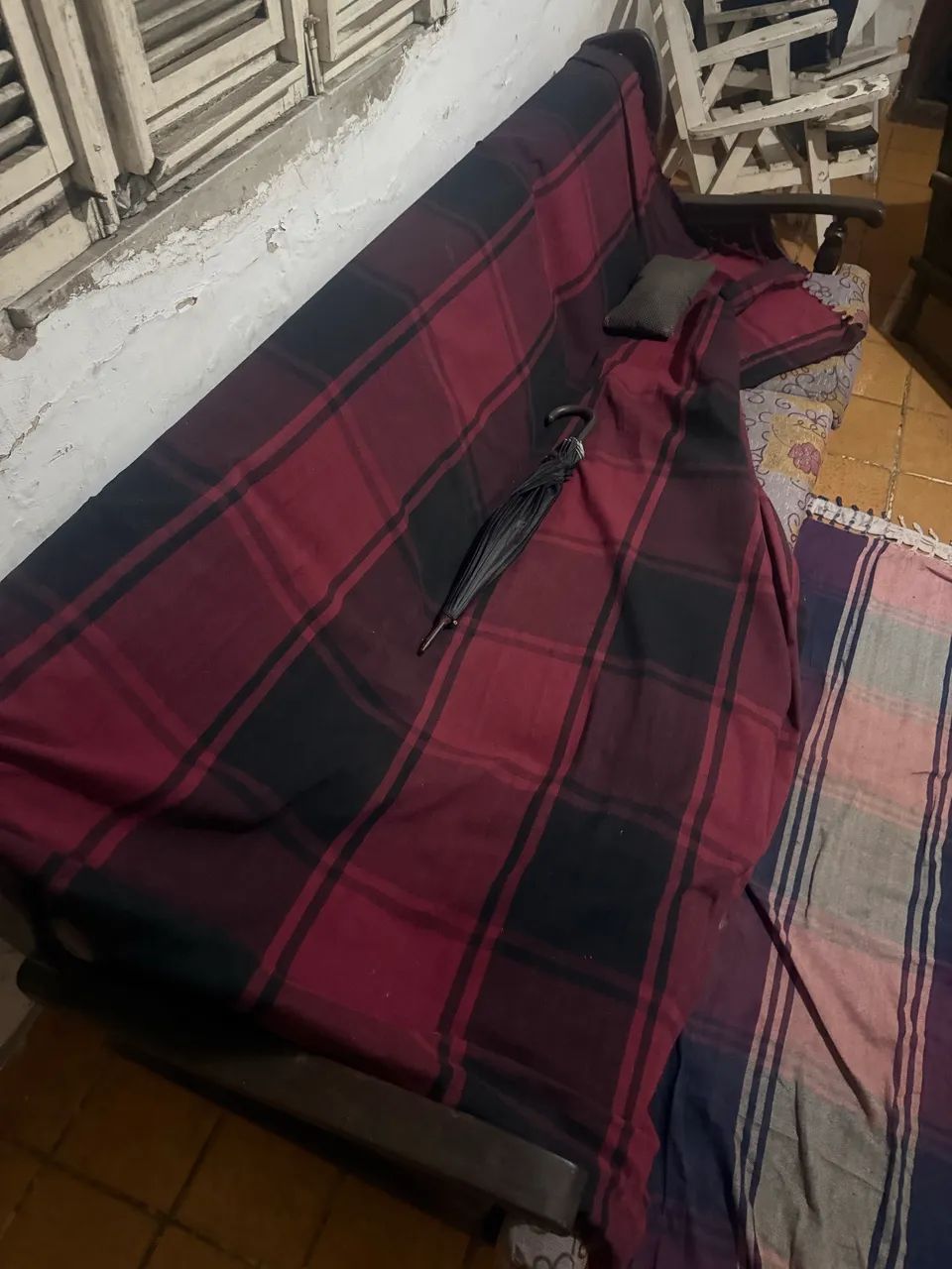 Vendo conjunto de sofá antigo madeira maciça! - Foto 4