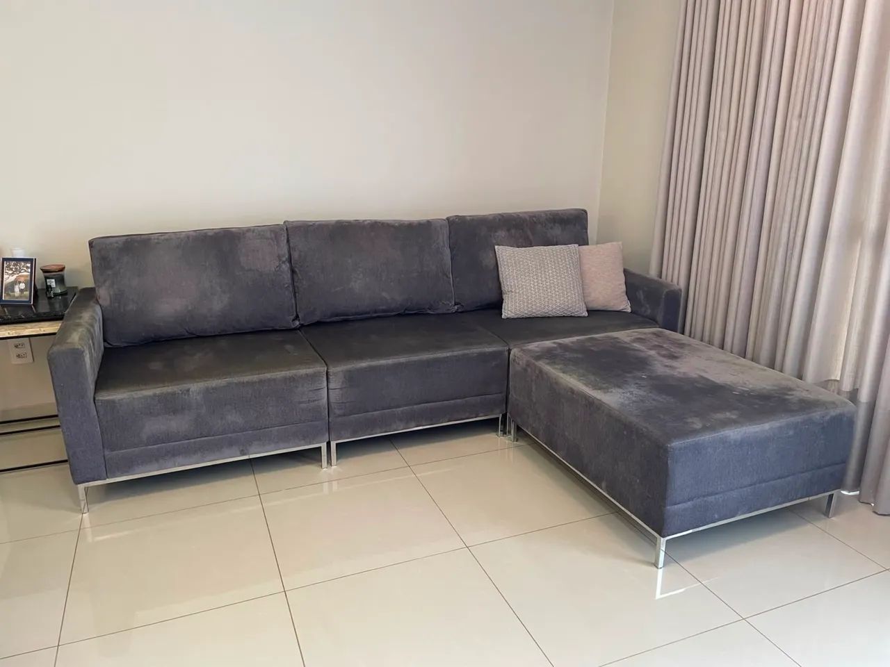 Sofá fixo 2,60cm com pufe 80x1,00