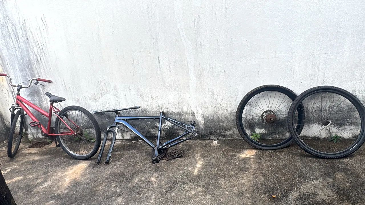 Duas bicicletas completas, aceito propostas 