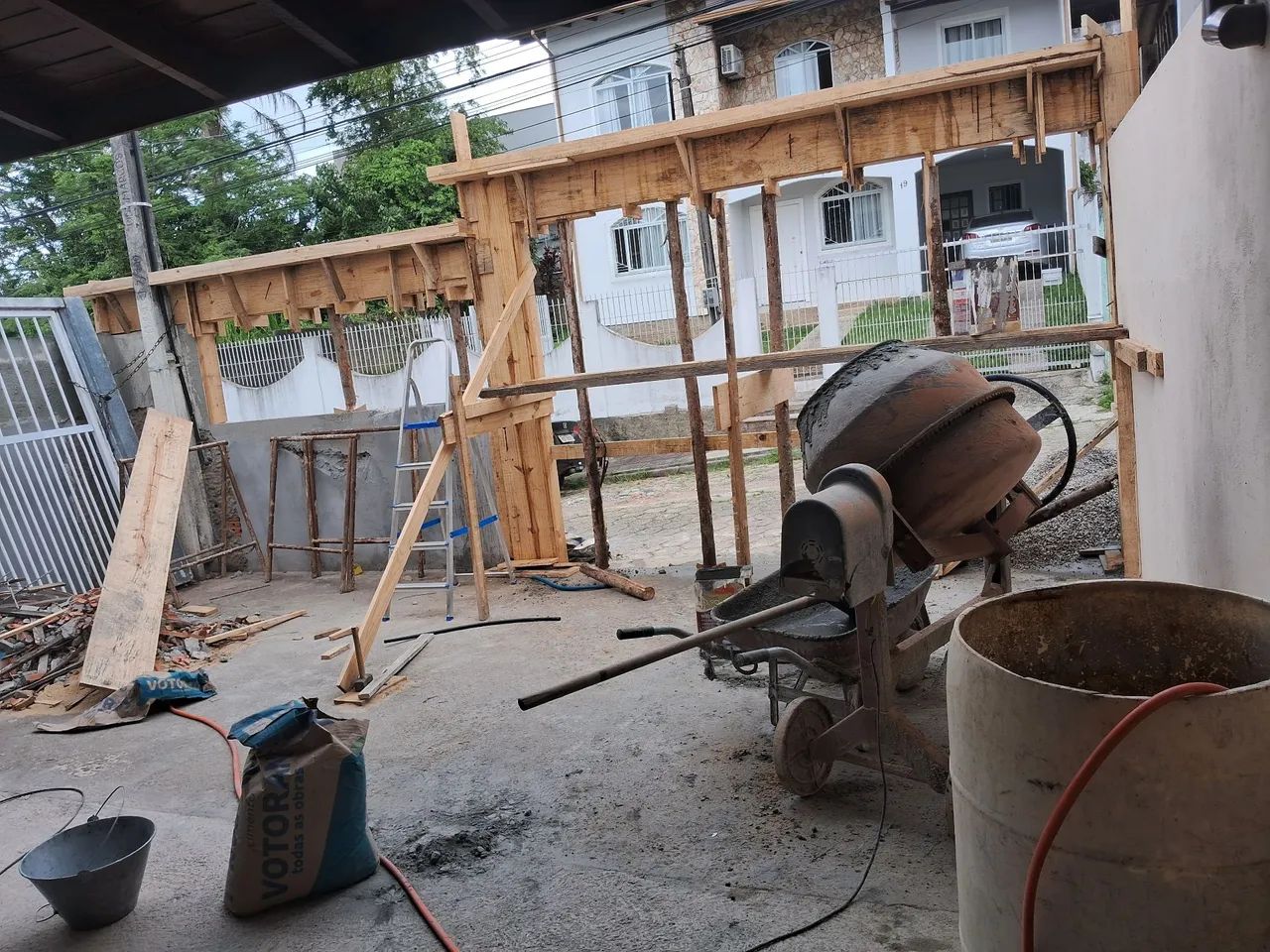 Sou pedreiro carpinteiro 