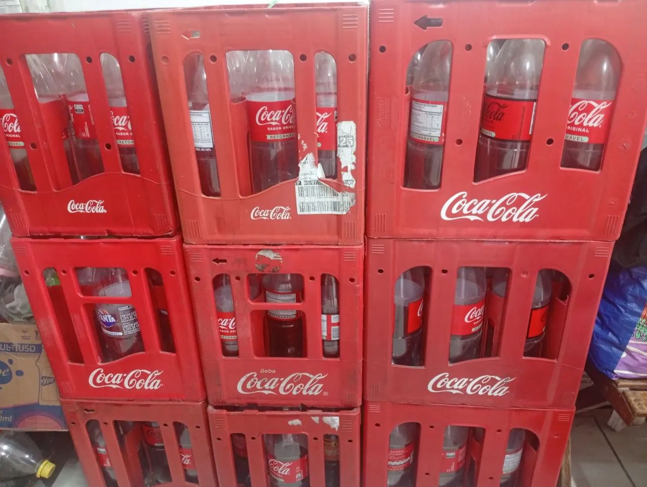 Vendo, 13 caixas de coca retornável com vasilhames completos.
