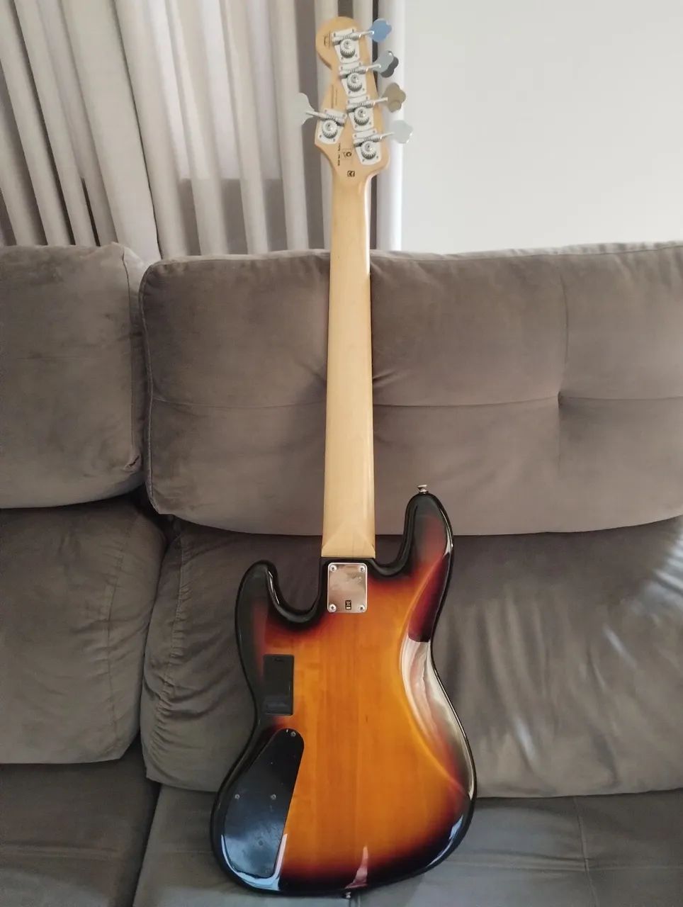 Baixo Fender Squier Deluxe 5C  - Foto 5