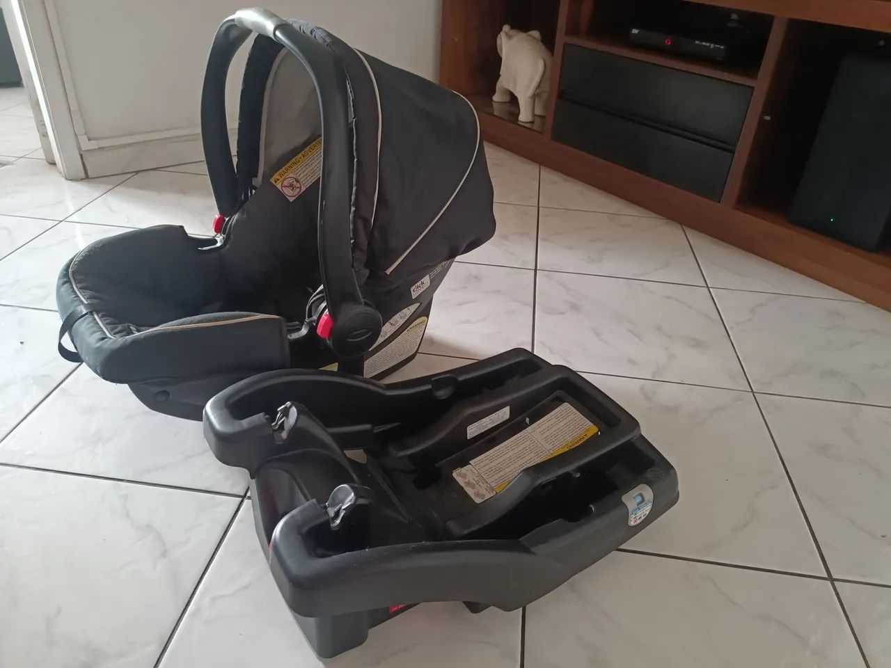 Cadeirinha infantil Graco com base usado