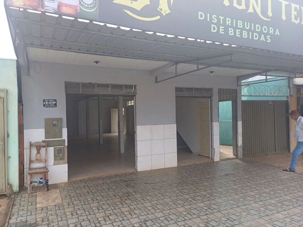 Alugo ponto comercial.