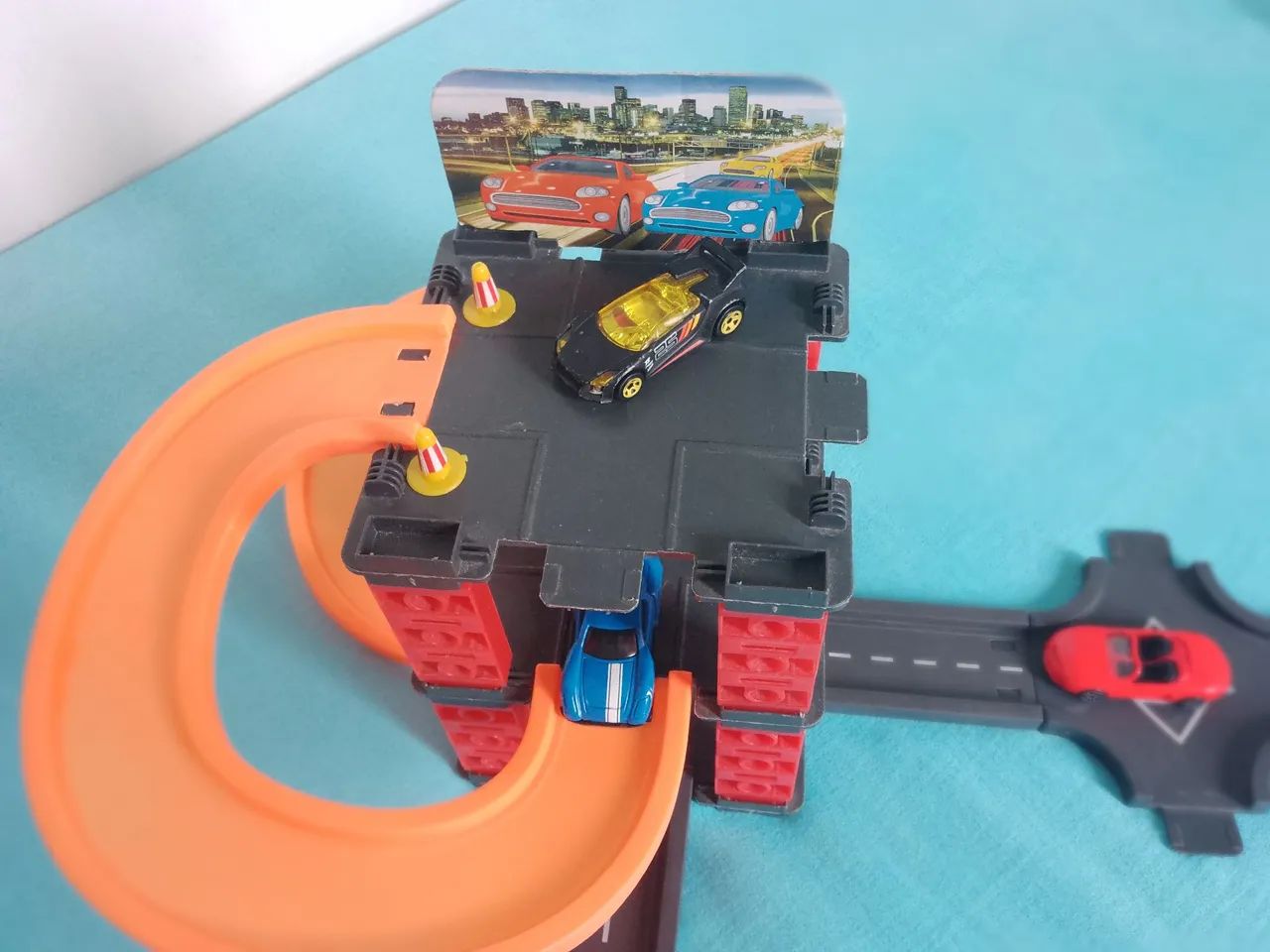 Estacionamento de carrinhos hotwils  - Foto 4