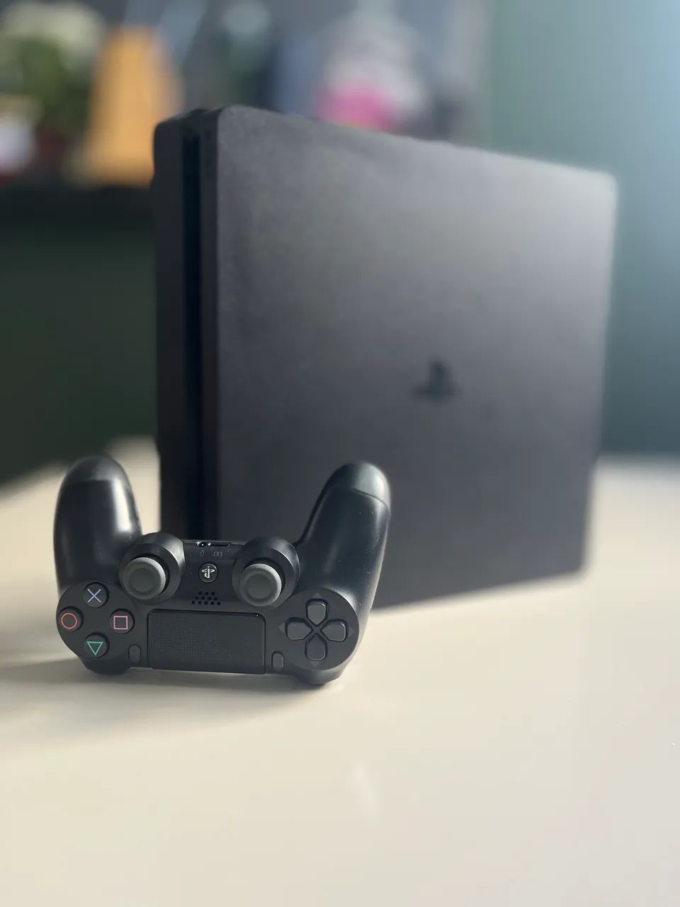 PS4 500GB + 2 Jogos - Foto 3