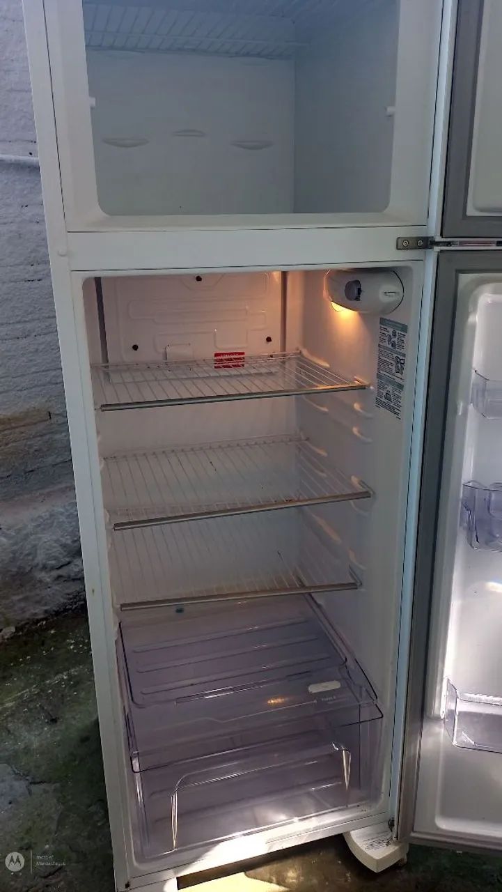 Vendo uma geladeira marca Eletrolux  - Foto 4