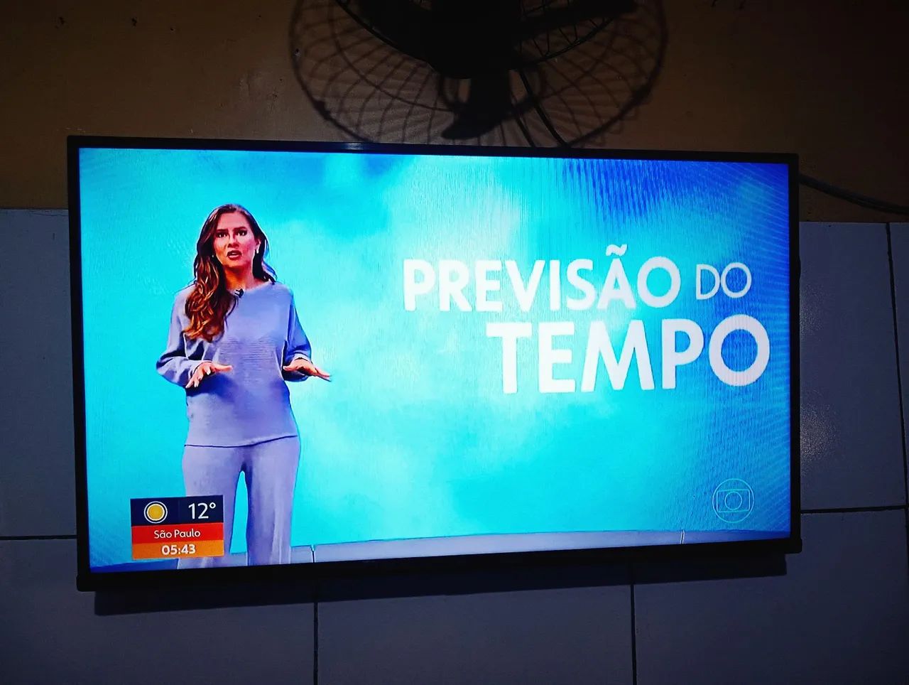Smartv Android 43 polegada TCL comando de voz - Foto 4