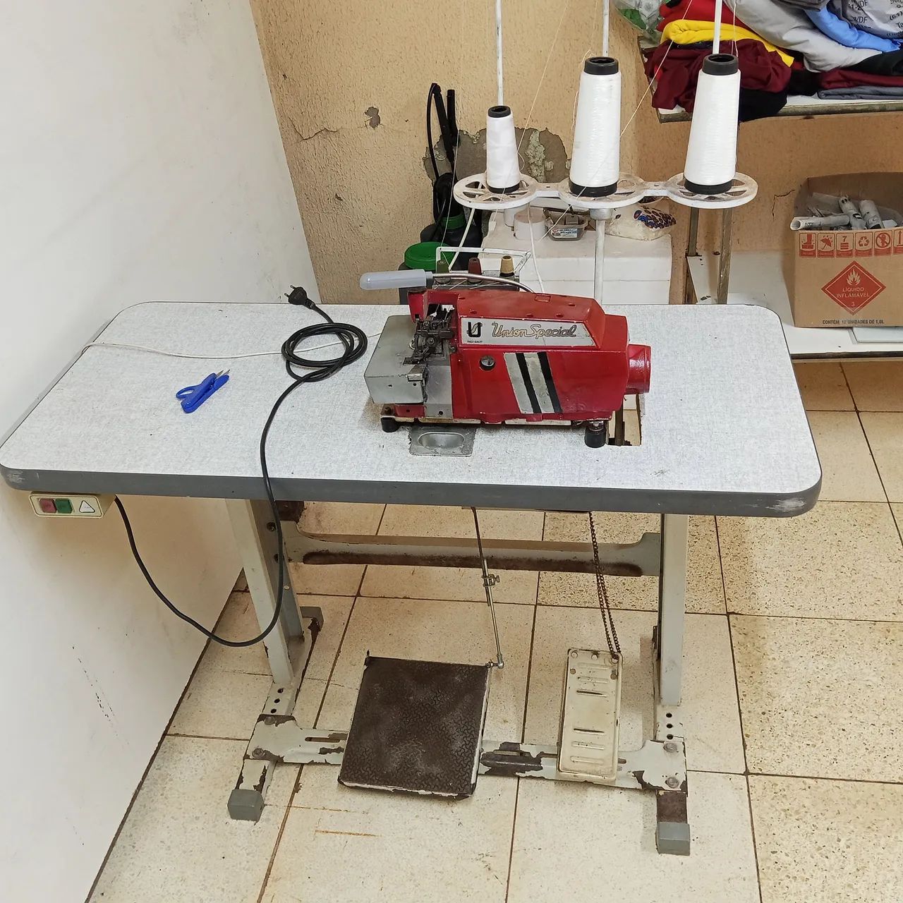 Máquina overlok  - Foto 4