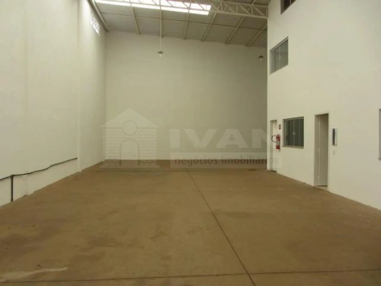 Galpão comercial para locação no bairro Santa Rosa - Foto 4