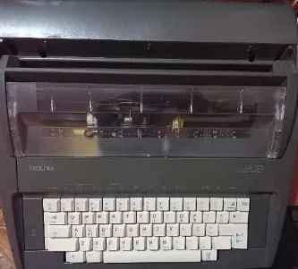 Brother AX-325 Electronic Typewriter - Well-Preserved Vintage Relic