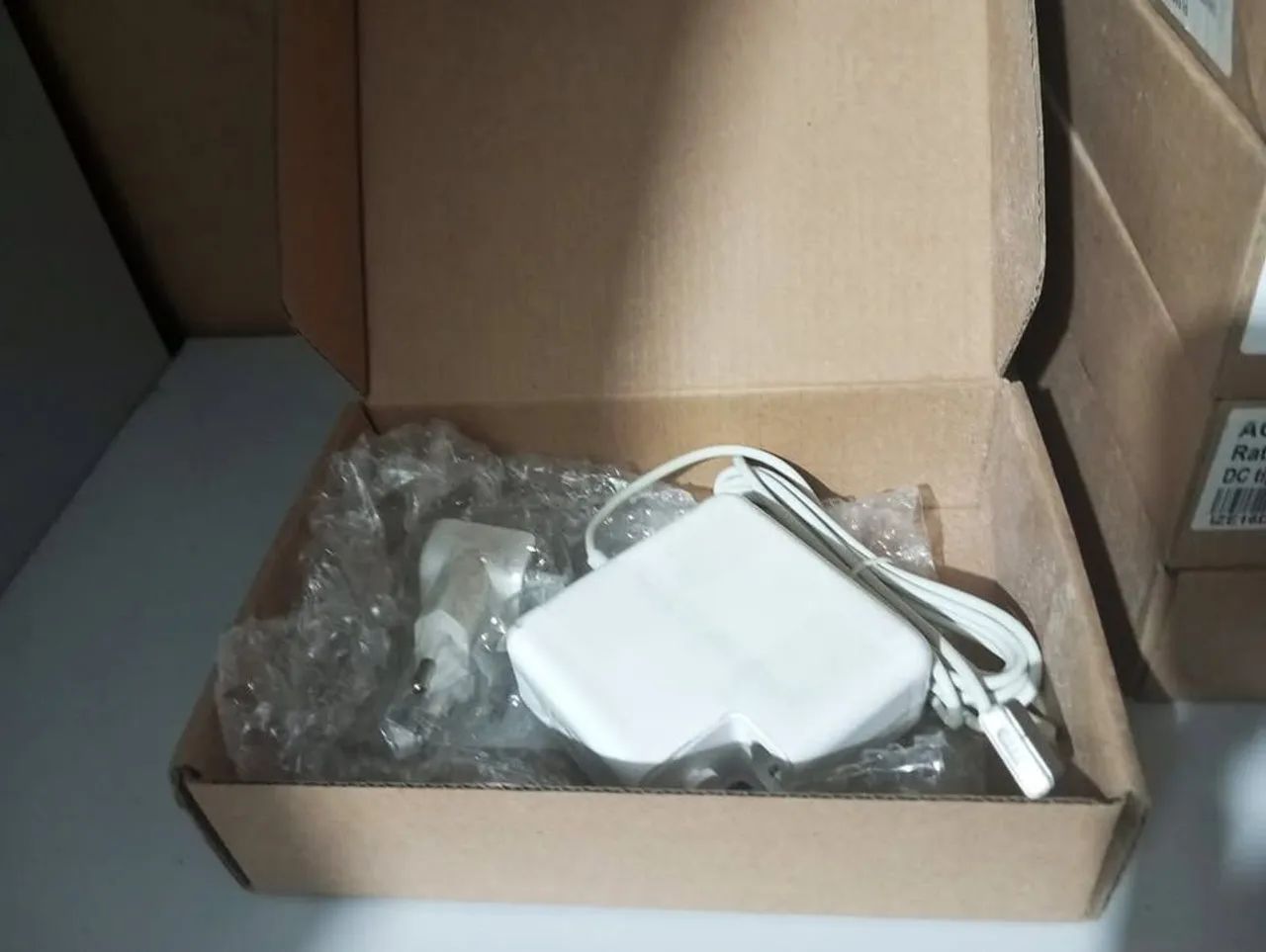 CARREGADOR COMPATÍVEL PARA MACBOOK APPLE  A1424 / A1435 - Foto 4