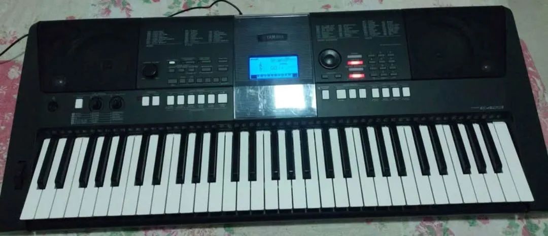 Teclado Yamaha psre 423 (pra vender logo) - Foto 3