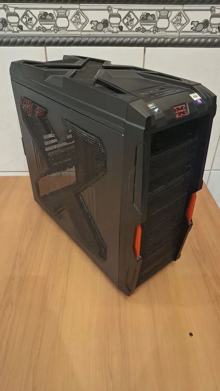 Gabinete Mid Tower Aerocool Strike-X
