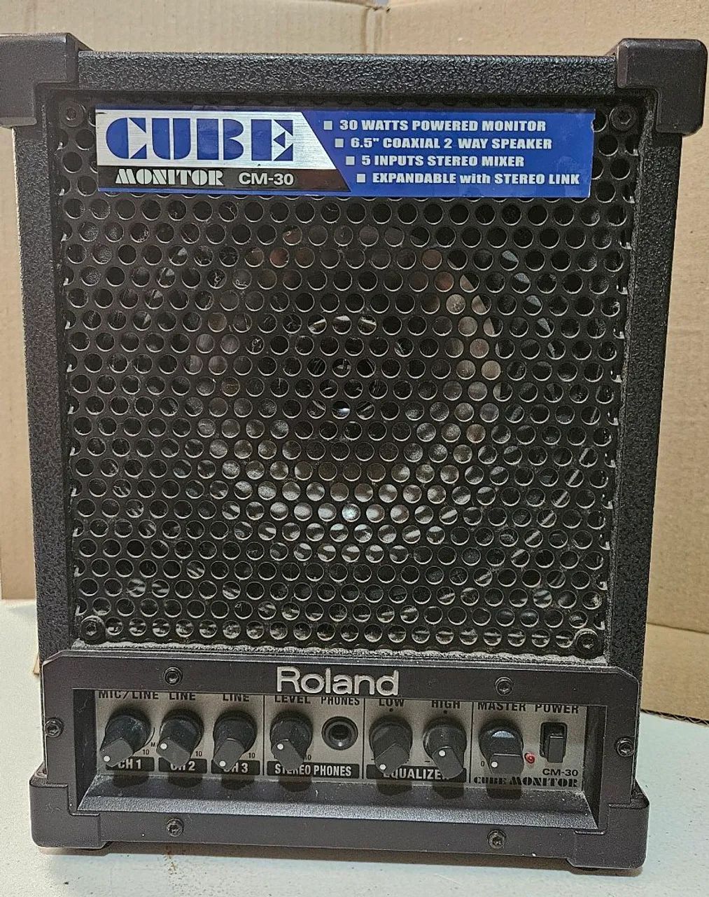 Caixa de som CUBE Monitor CM - 30 Roland - Equipamentos e