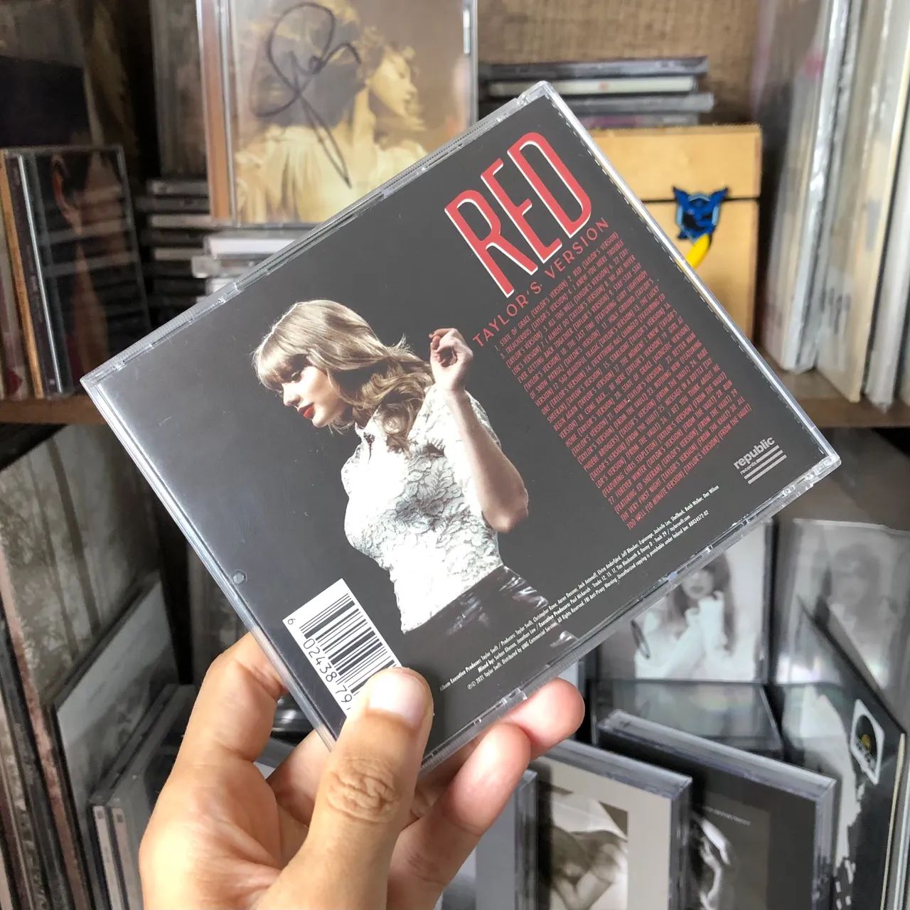CD Red TV (autografado) - Taylor Swift - CDs, DVDs etc - Alto da