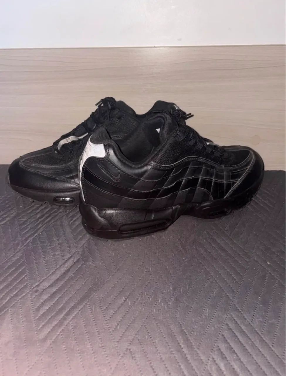Nike Air Max 95 Triple Black  - Foto 3