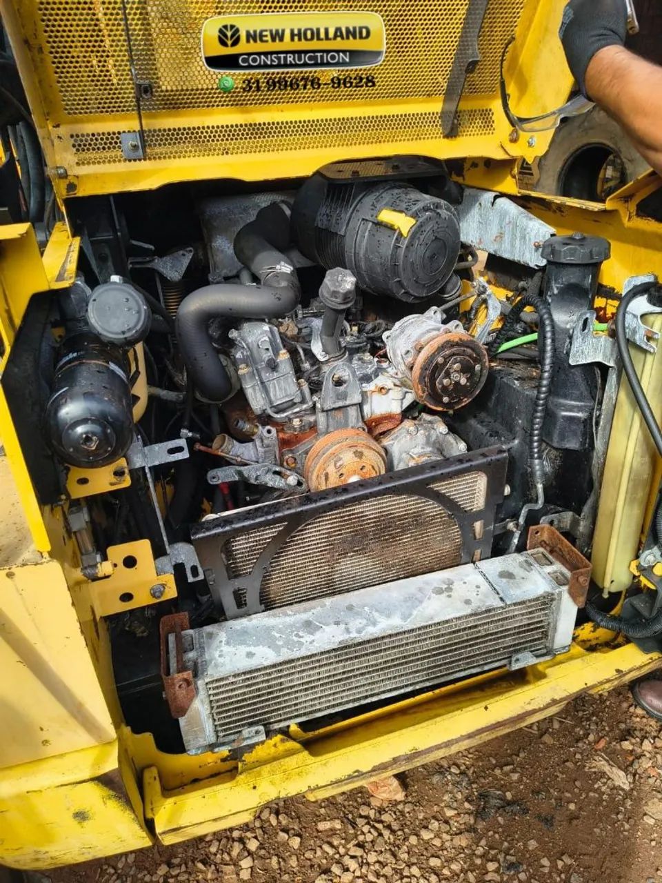 Mini Carregadeira New Holland L225 para revisar ou retirar peças  - Foto 6