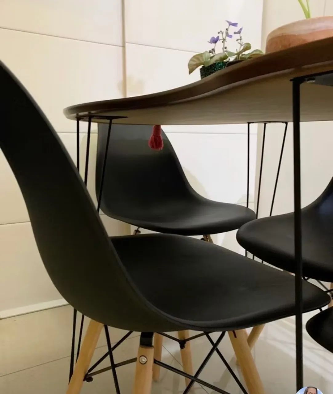 Kit 4 Cadeiras Eiffel Eames Pés De Madeira - Foto 3
