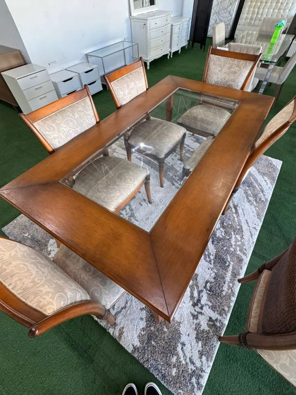 Mesa de Madeira com Vidro Bisotê 6 cadeiras - Foto 3