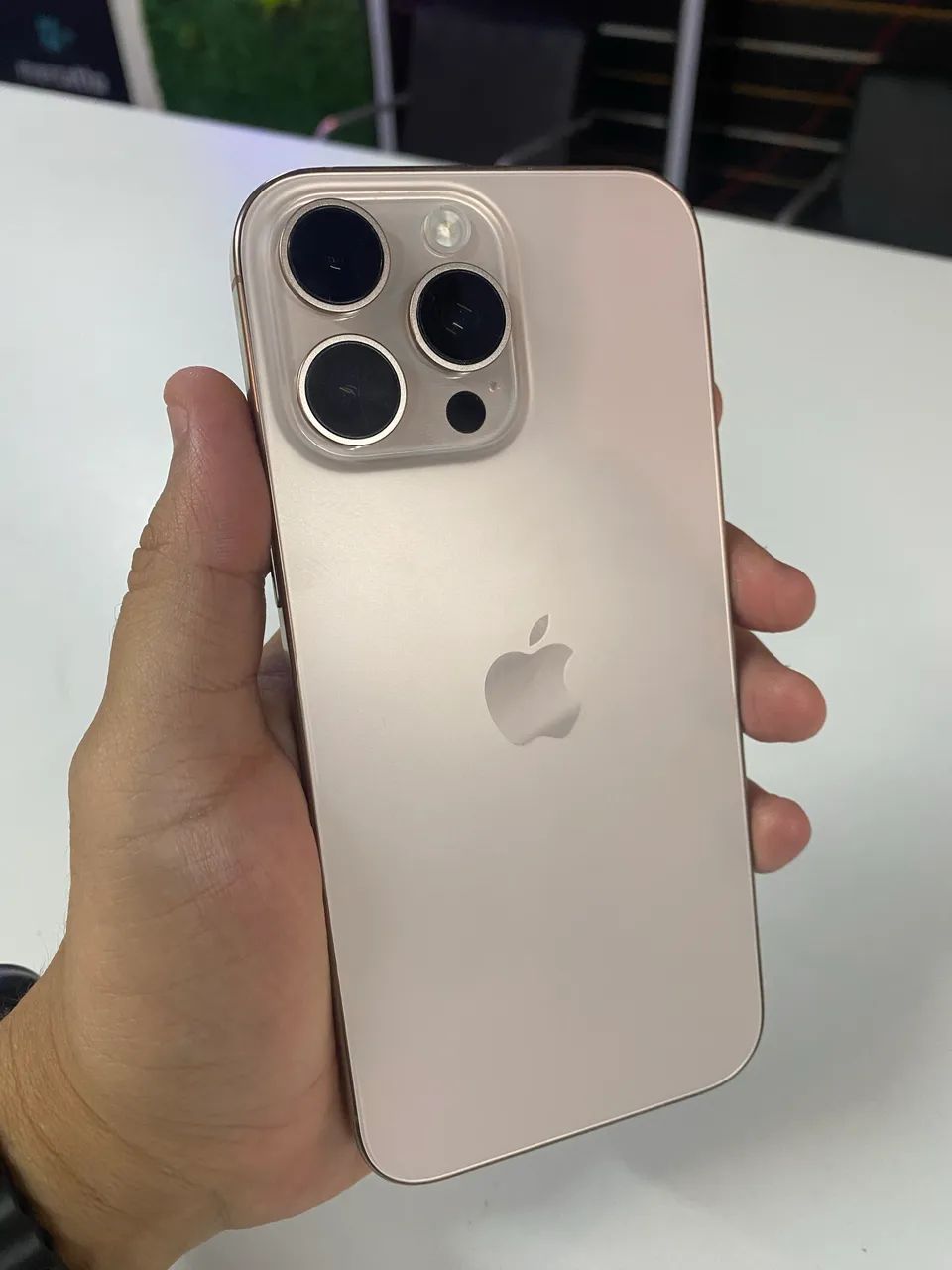 iPhone 16 pro Max 256gb todo original  - Foto 2