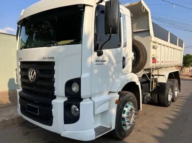 24.250 Vw Caçamba 6x2 2011