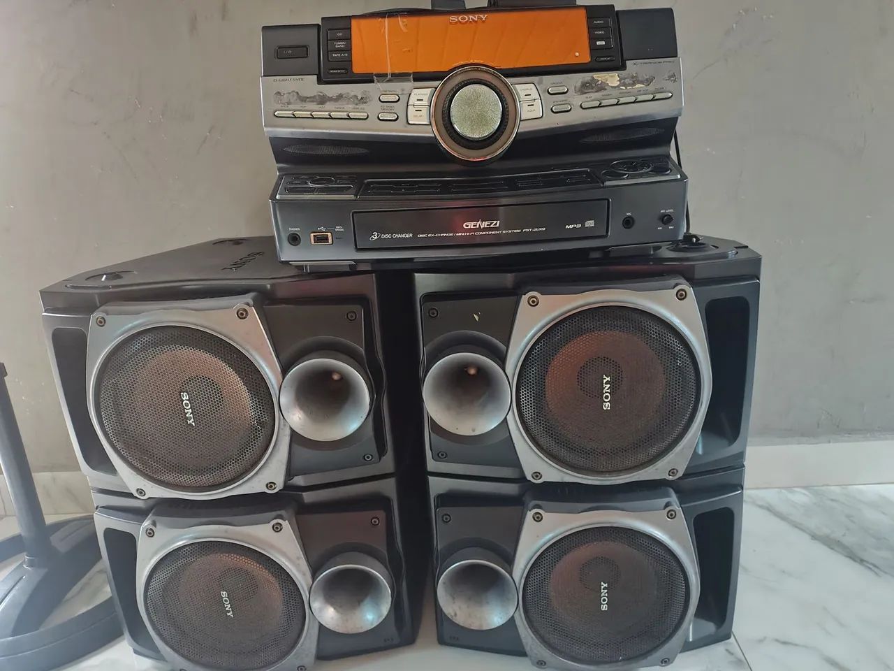 Aparelho de som com 4 caixas ,Sony Gênesis não toca cd e nem lê o