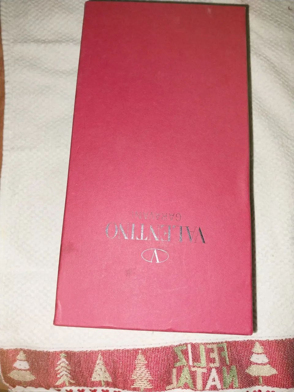 Caixa vazia Valentino Garavani troco por bonecas barbies. 
