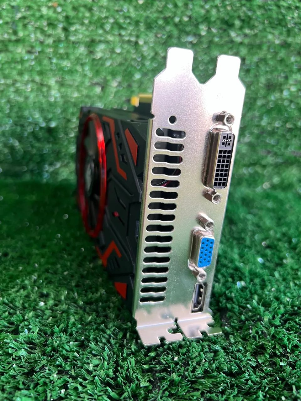 Placa de Vídeo GTX 550 Ti 2GB DDR5 - Foto 3