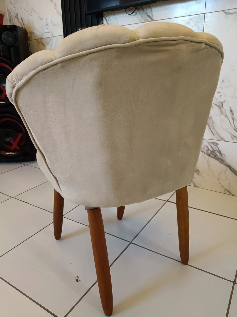 Vendo poltrona de penteadeira em perfeito estado  - Foto 4