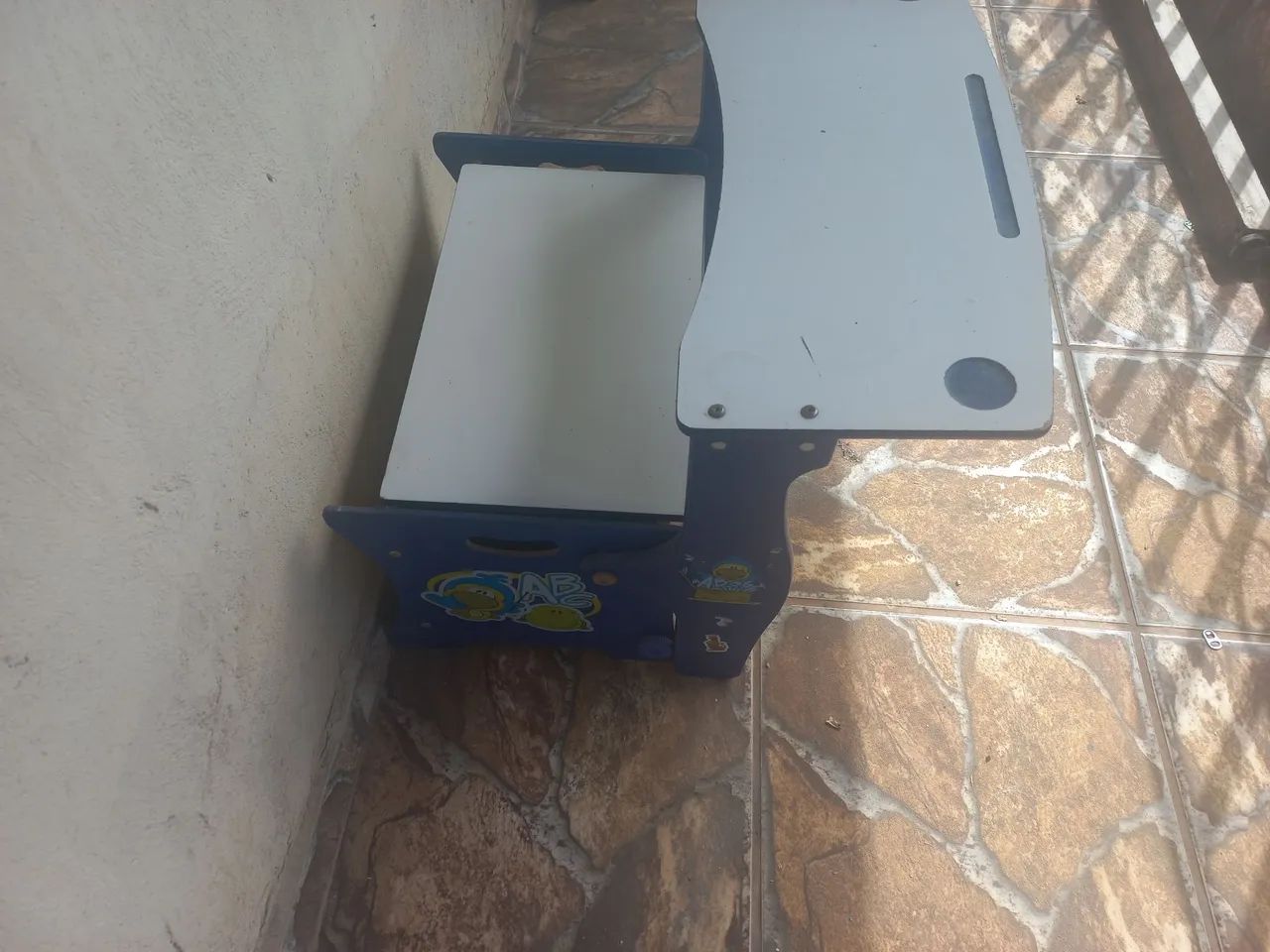 Mesinha infantil escrivaninha com baú