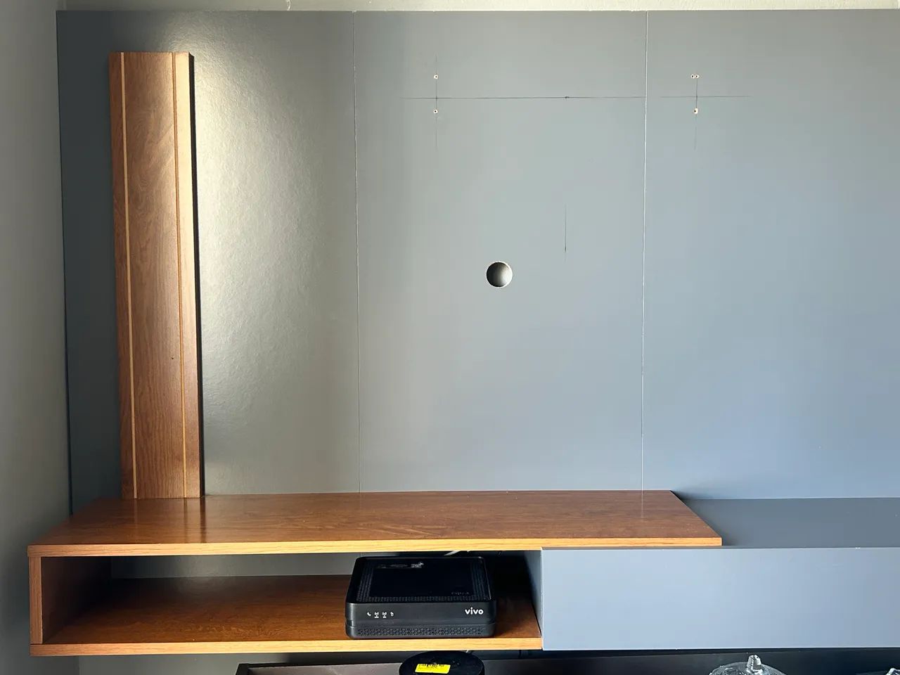 Painel Sala De Estar Até 50 Polegadas Com Porta Math - Cinza Com Nature