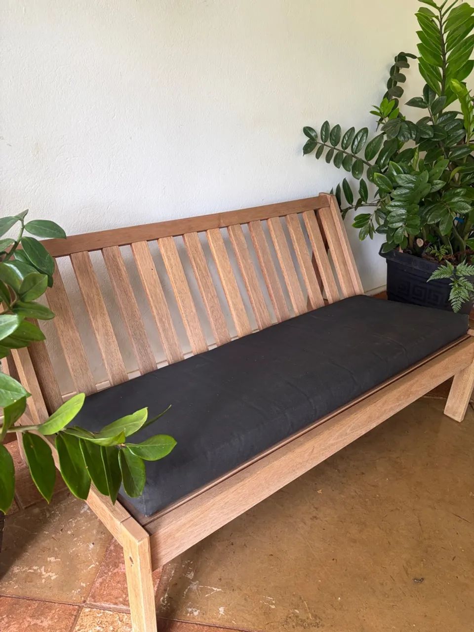 Sofá de Madeira para Varanda e Jardim com Almofada