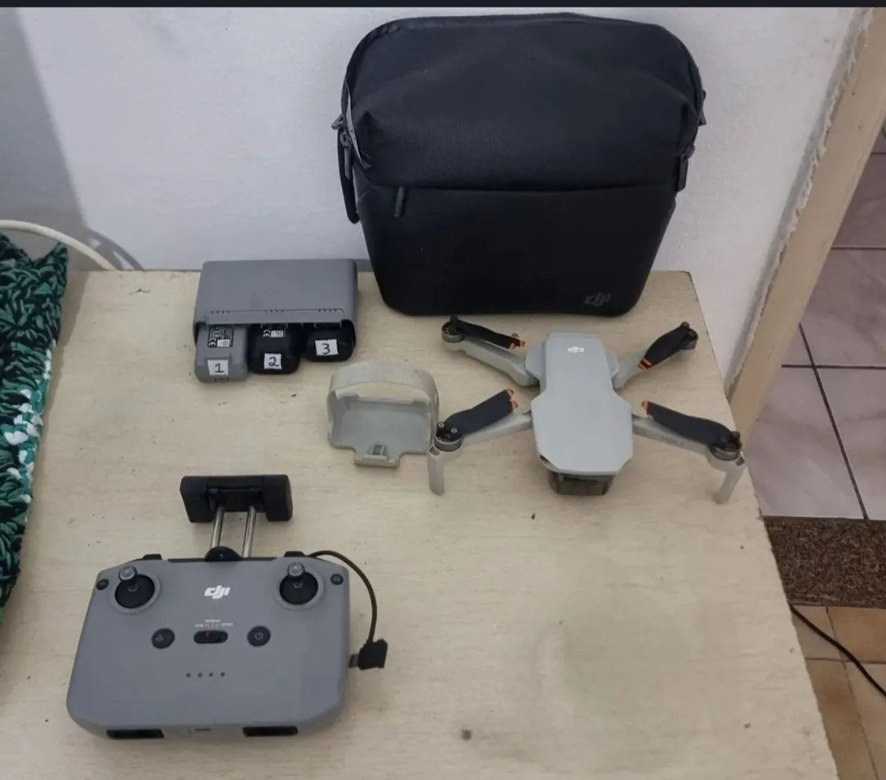 Drone mini 2  com 1 bateria aceito troca  (LEIA) - Foto 2