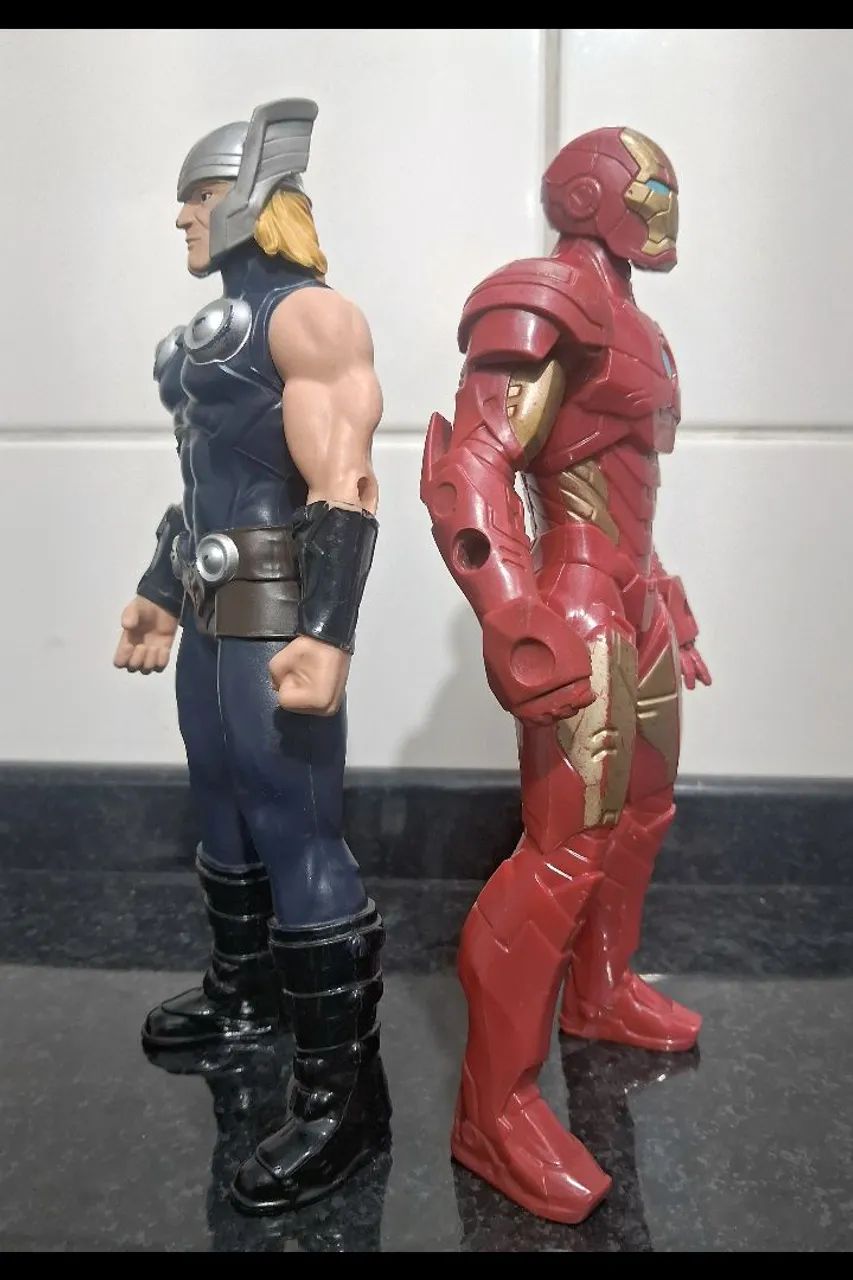 Bonecos Marvel Thor e Iron Man Usado  - Foto 3